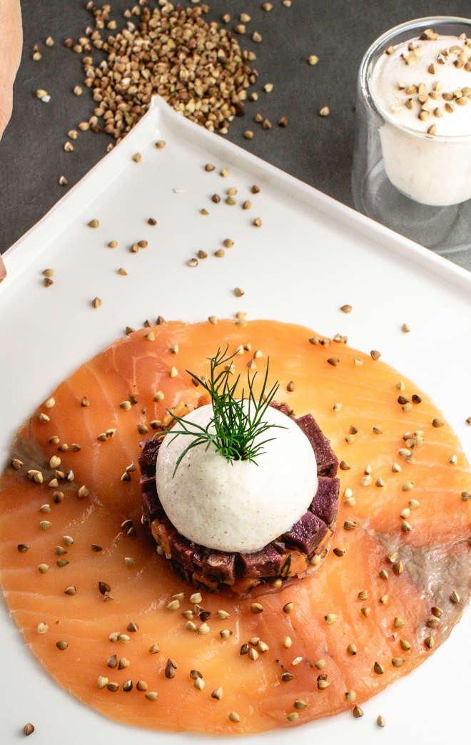 Carpaccio de saumon et graine de sésame restaurant Le Safran Miramar La Cigale